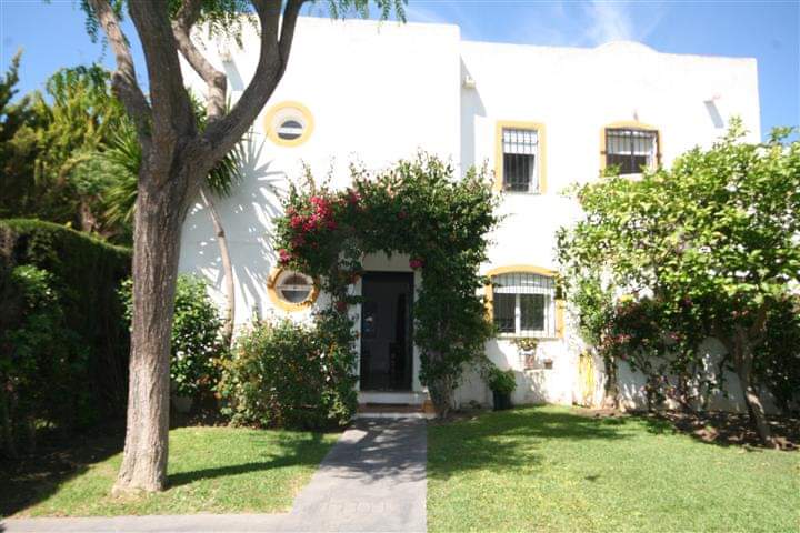 Freistehendes Haus mit 3 Schlafzimmern. Jardines de Bel Air, Golfzone Costalita. Estepona, Costa del Sol, Malaga, Spanien.