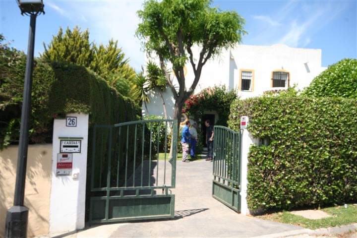 Maison individuelle de 3 chambres. Jardines de Bel Air, zone de golf Costalita. Estepona, Costa del Sol, Malaga, Espagne.