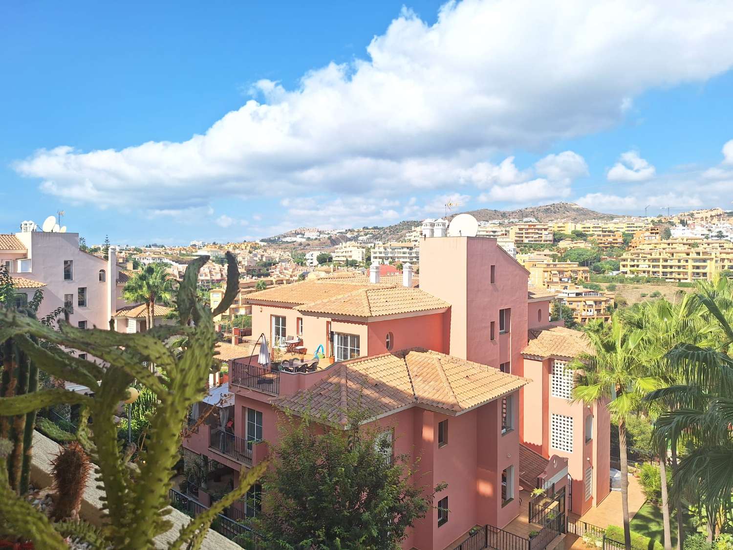 Splendid 2 Bedroom Apartment Steps from the Golf Club with Terrace, Garage and Community Pool in Mijas, Málaga